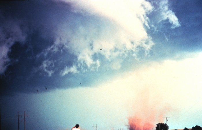 funnel cloud vs tornado